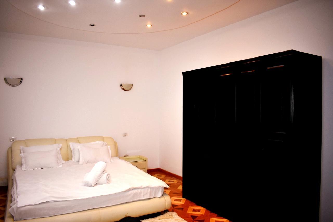 Grand Central Accomodation Sala Palatului ブカレスト エクステリア 写真