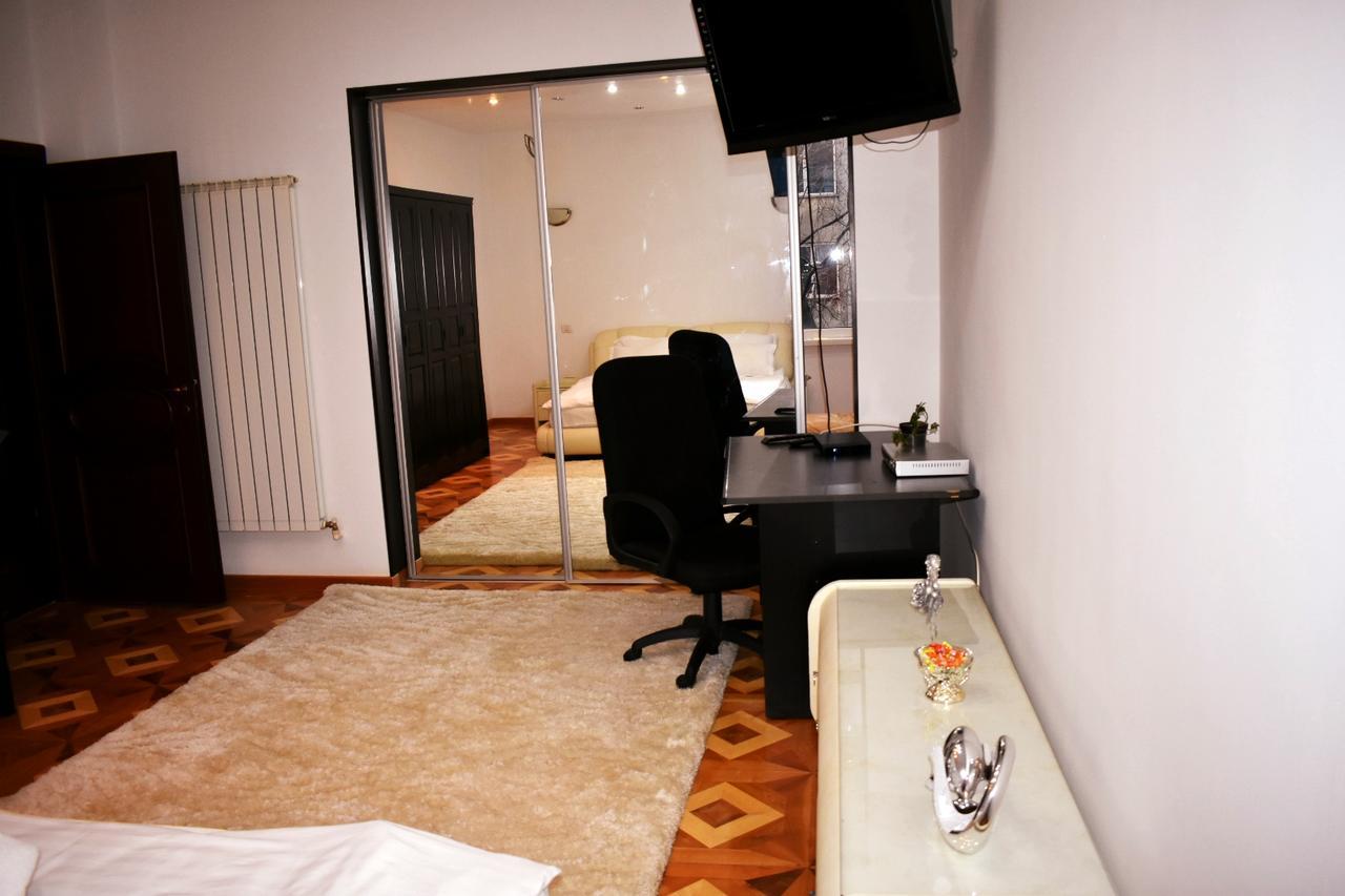 Grand Central Accomodation Sala Palatului ブカレスト エクステリア 写真